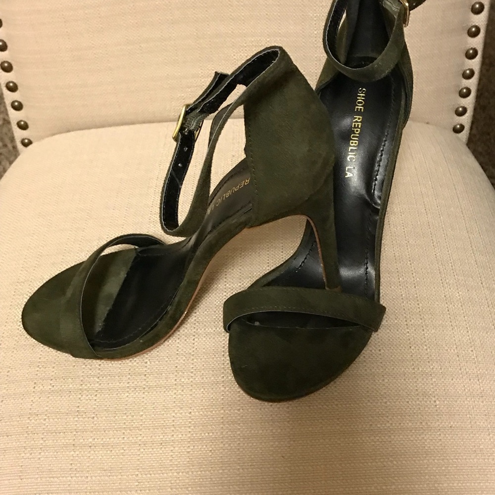 Olive green heals